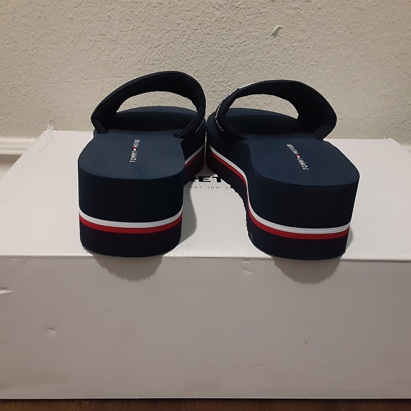 Tommy Hilfiger - Picture 3 of 3